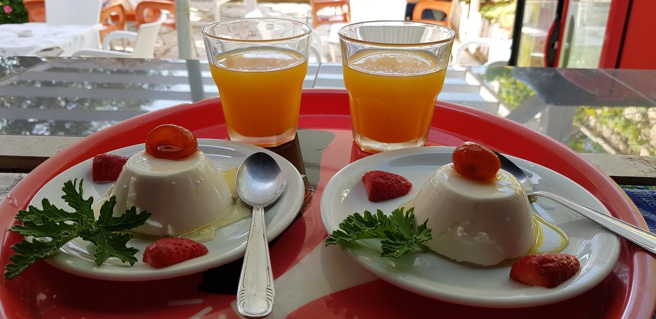 茵穆佩尔酒店 Dhërmi 外观 照片
